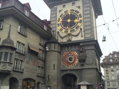 時計塔。
街の中心にそびえ、象徴的な建物。
1218年から時を刻み続けているという。
