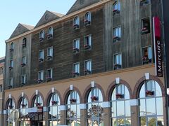 "Hotel Mercure Honfleur" に２泊します。

　※明日はトゥルーヴィル・シュル・メールの町へ
　　日帰り観光の予定です。