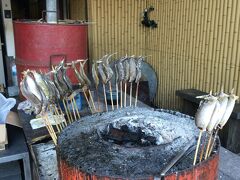 ちょっと早めの夕食

鮎の塩焼きに惹かれました。