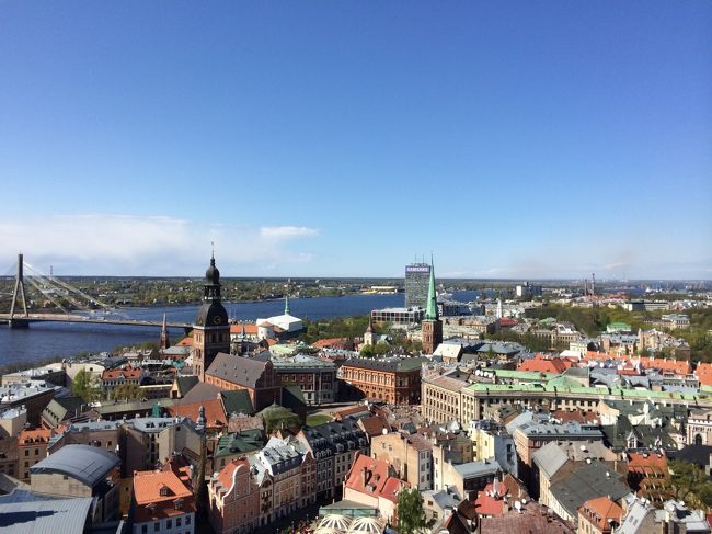 展望台からはこの景色！<br /><br />リガがバルト海の真珠と例えられているのも納得の景色。<br />ビリニュスの旧市街もステキだったけど落ち着いた感じでした。<br />リガはとても華やかです。