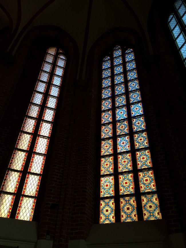 すばらしい景色に後ろ髪ひかれつつ観光再開。<br /><br />窓がかわいい。