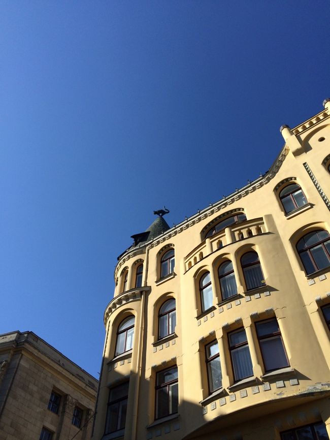 猫の家。<br />屋根の先っぽに猫がいます。<br /><br />この猫はリガのあらゆるお土産に描かれていました。<br />