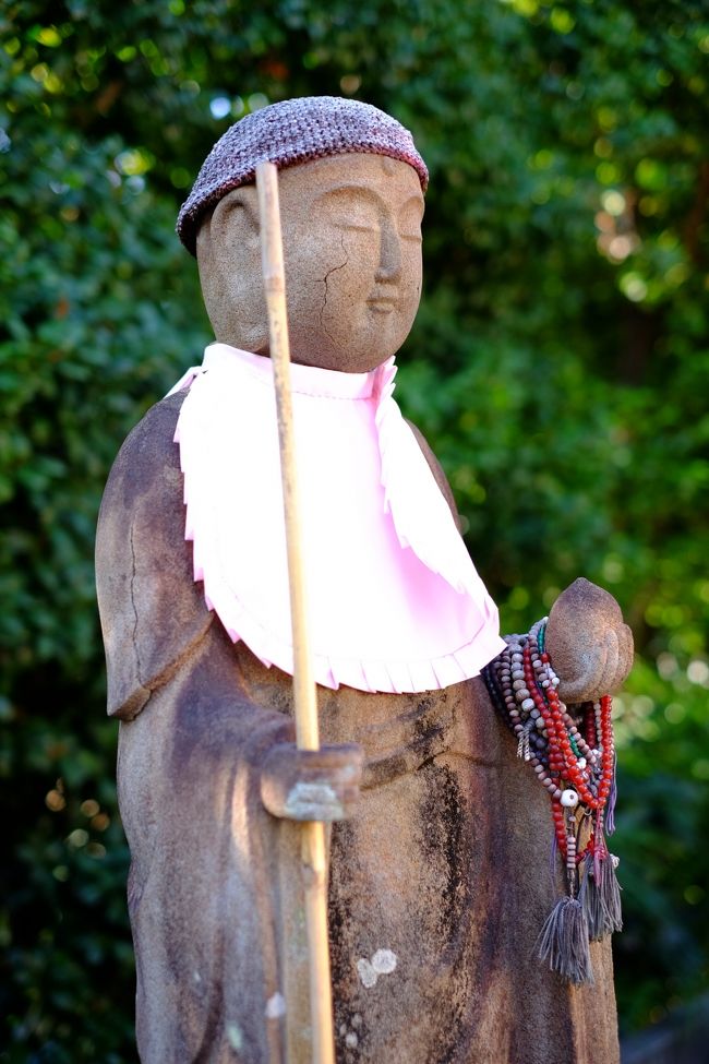 境内にある「桑子地蔵」<br />もとは塩付街道の石仏でした