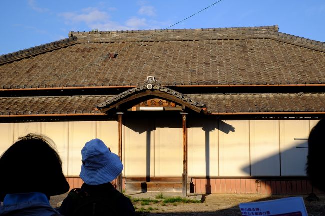 旧鳴尾学校舍<br />明治4年の廃藩置県のとき名古屋県の出張所として<br />知多郡横須賀町に建てられたもので明治15年に第31番小学鳴尾学校の<br />校舎になりました<br />