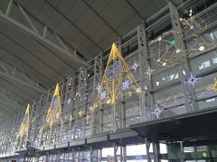 福岡空港国際線
わかりづらいですがきれいに飾り付けられていました。
