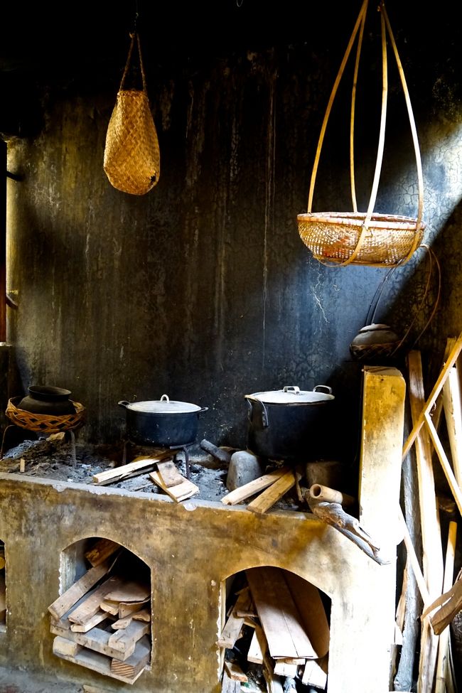 日本の昔の台所みたいな<br />すすけた感じも何とも言えないあじがある