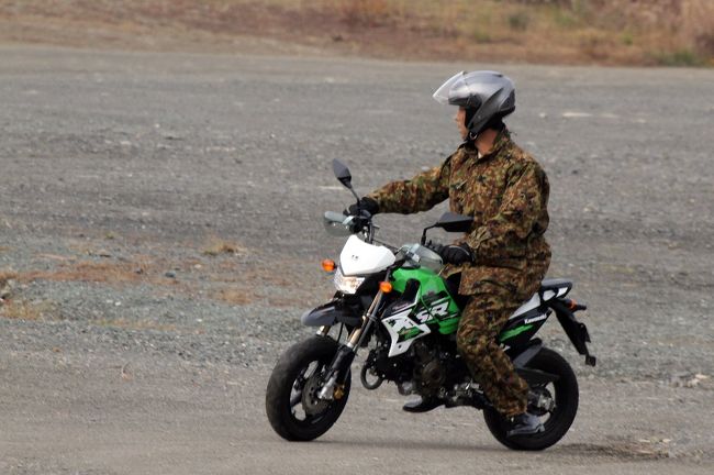 おお新型偵察バイク。多分私物やろう