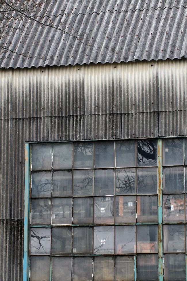 ええ味が出てる整備工場。