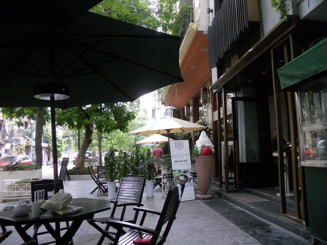 天気は曇りだけど、湿度が高いので、歩いていると暑い。<br />アイスを食べて、元気を補給。<br />