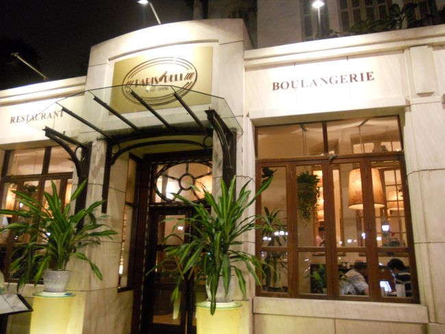 最後に、コーヒーを飲みに、ホテルのすぐ近くの店。（名前忘れた）