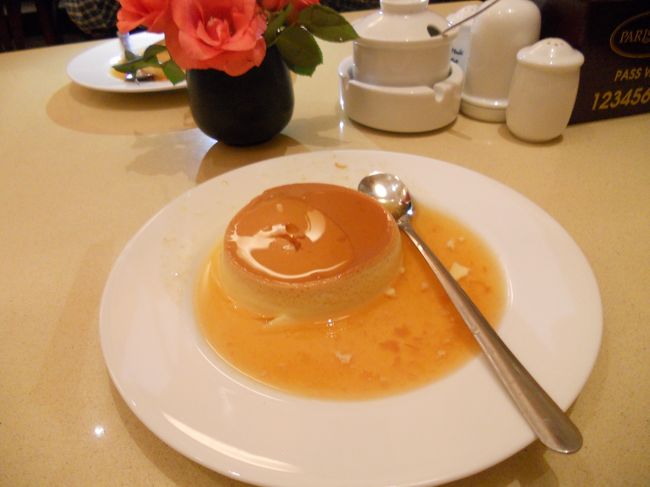 プリンおいしかった！<br />でも、さっきの晩飯を食べた「ニャーハンゴン」より高い。<br />