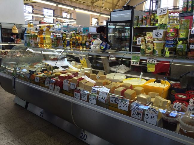 こちらはチーズのお店。<br />ああ、なんて素敵な眺めなのだろう！<br />近所に住んでたら毎日通っちゃいそう。