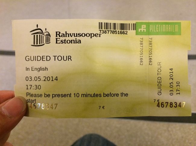 まずは、劇場の裏側を見せてもらえるというガイドツアーへ。<br /><br />英語のツアーだったので、ガイドさんの話は3割くらいしかわからなかったけど、大道具や小道具を作ってる部屋や、音響の部屋、この後の演目に出演する人がお化粧してるところなど普段絶対みることのできない劇場の裏側を見ることができて楽しかったです。<br />