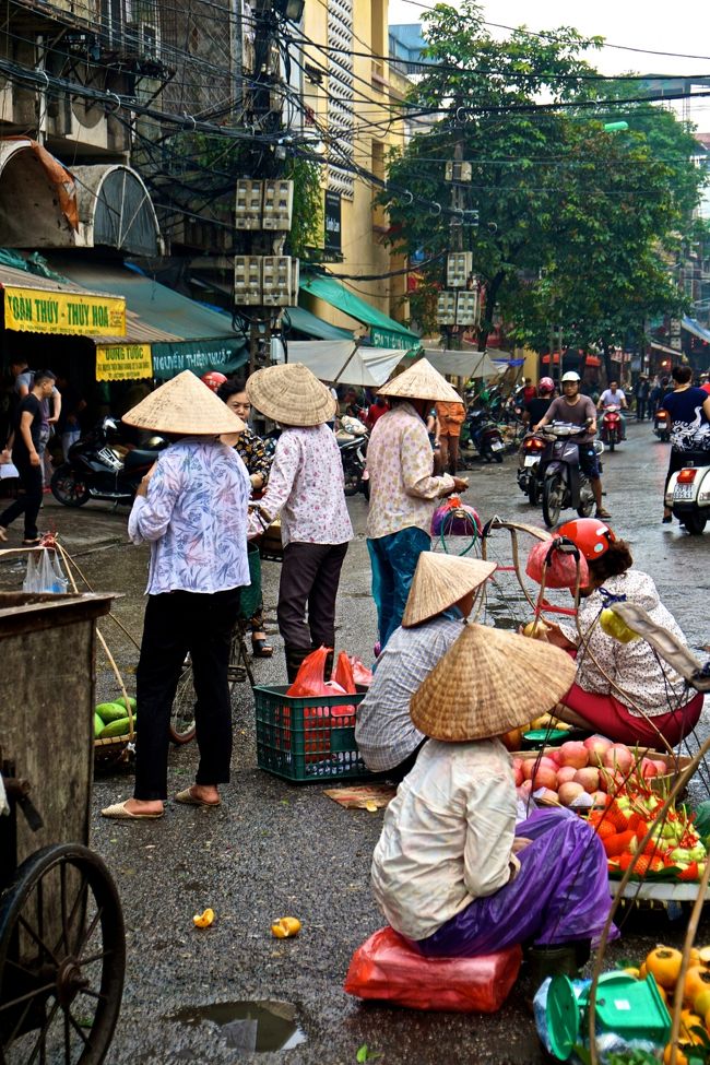 ベトナムに来た〜〜と市場を覗くと<br />改めて実感しますこの空気感大好きです