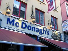 “地球の歩き方”を開きながら見つけたのがこの“マクドーノズ”（Mc Donagh's）というシーフードレストラン。

“地球の歩き方”には何度も騙されていますが、今度はどうでしょう。