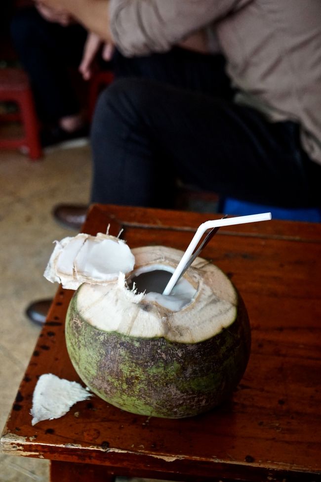 毎日ココナッジュースをいただき<br />なかもスプーンでかきかきして食べてました<br />うまし〜　　$1.5