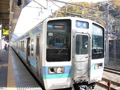 ＪＲ中央線　猿橋駅　１１：１６到着

連休中、この日が一番天気が良さそうなので出掛けました。
車中では、高尾山へ向かう人を多く見掛けましたが、私は更に先まで。
ＪＲ高尾駅で中央線の小淵沢行きの各駅停車に乗り換え40分ほどで猿橋駅（大月駅のひとつ手前）に到着。
我が家の最寄駅からは電車を乗り継ぎ２時間あまり。

中央線には、大月から富士山を目指すのであろう外国人観光客も大勢乗っていました。
