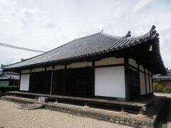 長尾神社から南へ約1km，同じ阪原町にある南明寺．
創建は6世紀とも8世紀ともいわれる真言宗御室派の寺院．
本堂は鎌倉後期の建造，木造一重，寄棟造，本瓦葺，国重要文化財．
住宅街にあり駐車場は無い．道路から見る程度．