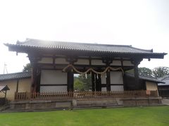 日付変わって7月20日．
2日目はまず東大寺転害門より．
東大寺は過去2回拝観しているが，ここは初めてだ．
大仏殿から北西に700mほど．
法華寺，海龍王寺近くのバス通りを東進するとちょうど門の前に行き着く．
見学自由．車は近くのコインパークに止めた．