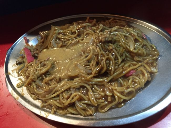 19:30pm<br /><br />ラストは<br />小雨の中、行列に並ぶこと30分<br />念願の<br />屋台 小金ちゃんへ。<br />焼きラーメンを頂き<br /><br />帰路へ…