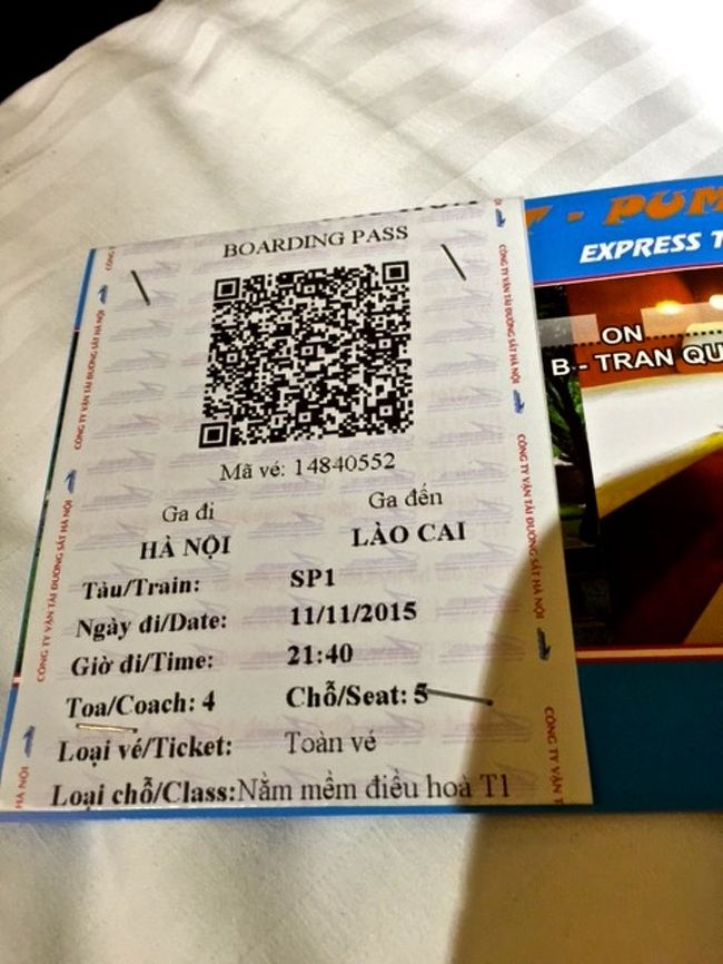 夜行列車往復チケットは<br />ハノイのTNK&amp;APTトラベルに８月の初めにメールで<br />リクエストしておいた。<br />ソフトシート下段、往復１００ドル<br />もっと良い寝台車と思ってましたがこれで十分<br />かなり綺麗です。シーツも毛布もきれいでした