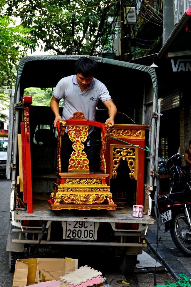 ベトナムは仏教徒が多いと聞きましたが<br />其れに関しての品々なのでしょうか。。。。