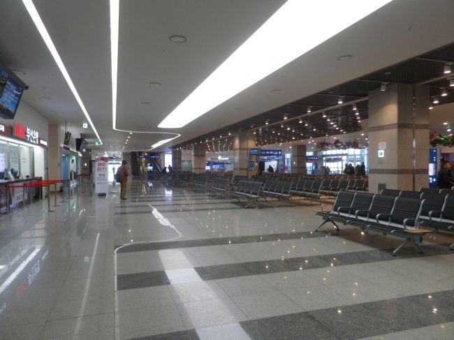 釜山港の新国際旅客ターミナルの2階の広い待合室