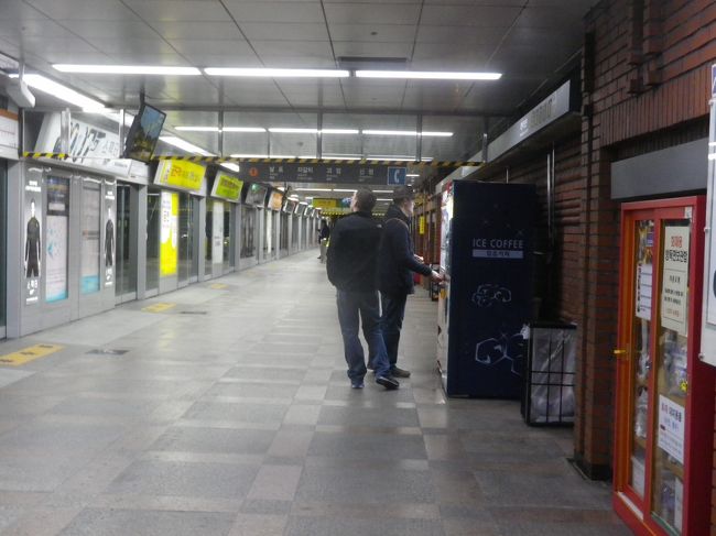 釜山駅の地下街、釜山都市鉄道（地下鉄）の釜山駅があります