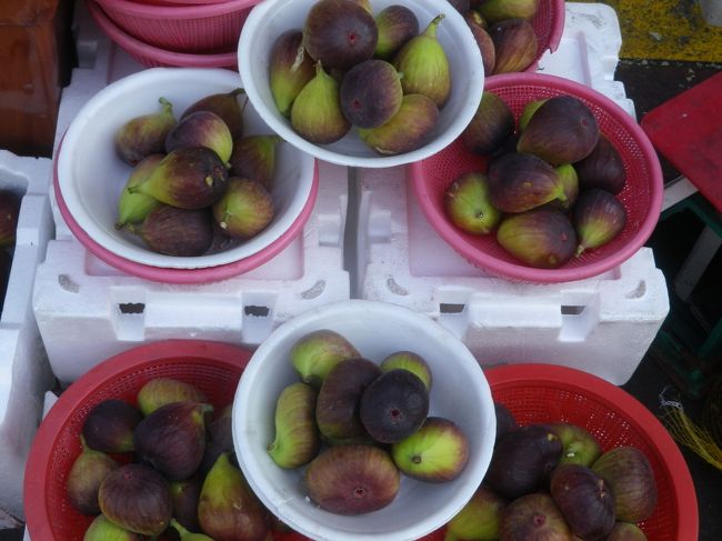 フルーツの出店に私の大好物いちじくが売られていました