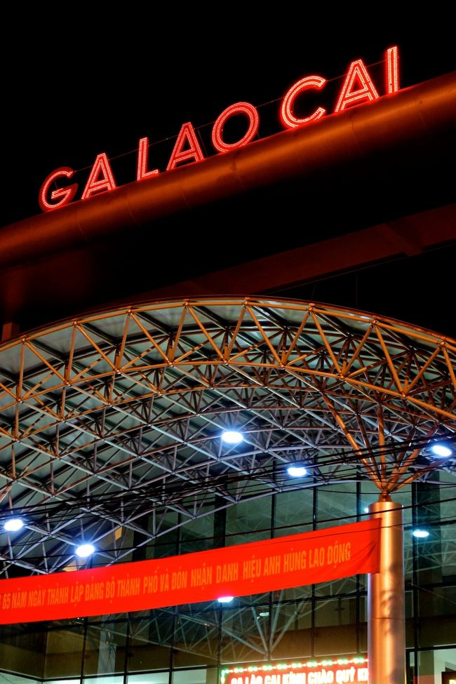 外は激し雨が降っていた<br />（これは帰りに撮ったもの）<br />さてミニバスに乗って行きましょうか