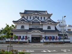 ういろう（漢字で書くと「外郎」）
かなり存在感を示す外観の建物ですがなりわい交流館の前にあった地図にも記載されてあった６００年の歴史がある老舗の商店です。

この場所（ういろうの正面）に清水彦十郎本陣がありました。