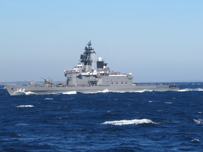 途中、なぜか横須賀へ帰るはずの旗艦「くらま」１４４が逆行してきました。