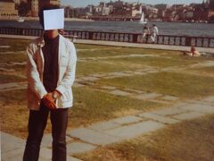 市庁舎前よりの景色（左はリッダーホルム教会　その右がガムラスタン　境ははっきりしませんが、右側はセーデルマルム島です。）