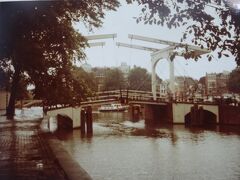 運河にかかる跳ね橋