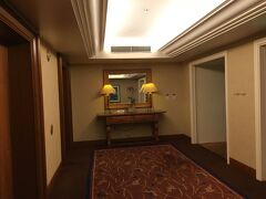 アリビラ到着20時前。

エレベーターホールも素敵♪

ロビーはとっても良い香りがした。