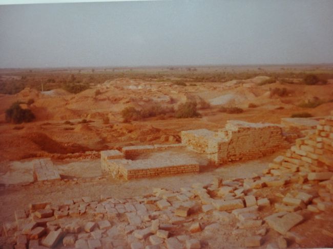 城塞部のストゥーパより周囲を見ます。