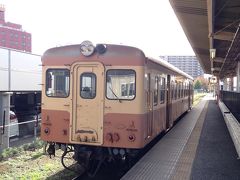 勝田駅構内にあるひたちなか海浜鉄道に乗って那珂湊駅まで出発です。
乗り場がどこにあるか分からなくてちょっと迷ってしまいました(^◇^;)
車両は年季の入った一両編成！