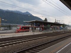 乗換駅のJenbachにやって来ました。
この駅は今回乗り換えるZillertalbahnが発着しています。
2日前にこの駅を通過しましたが、また5日後にこの駅にやってきます。