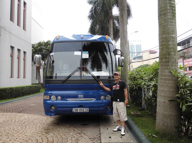 ←このブルーのバスで５日間お世話になりました。運転手さんも助手さんも大変言い方で安全運転で安心してツアーに出発できました