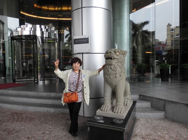 ホテルプルマンの玄関の獅子のような置物