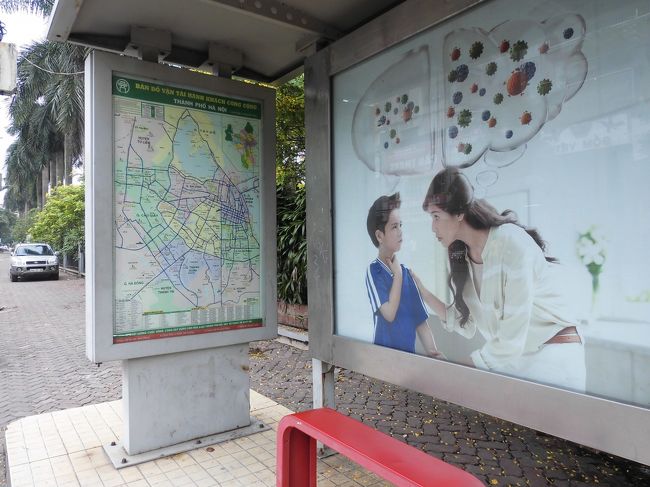 ホテルの前のバス停