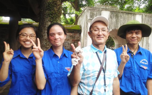 パパリン現地のスタッフと！！たのしそ〜〜
