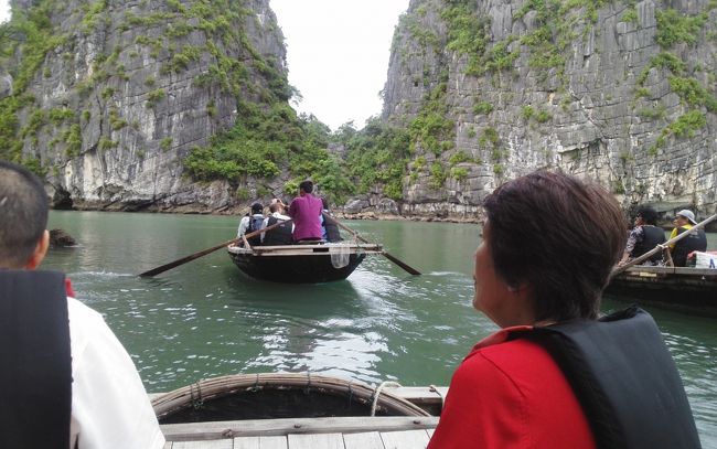 奥に入っていきます