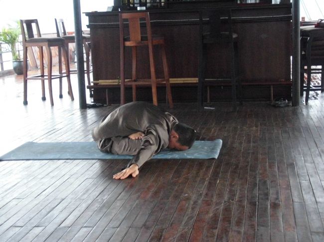 朝起きると雨のため朝日は見れませんでした<br /><br />がキャプテンの太極拳が始まってました