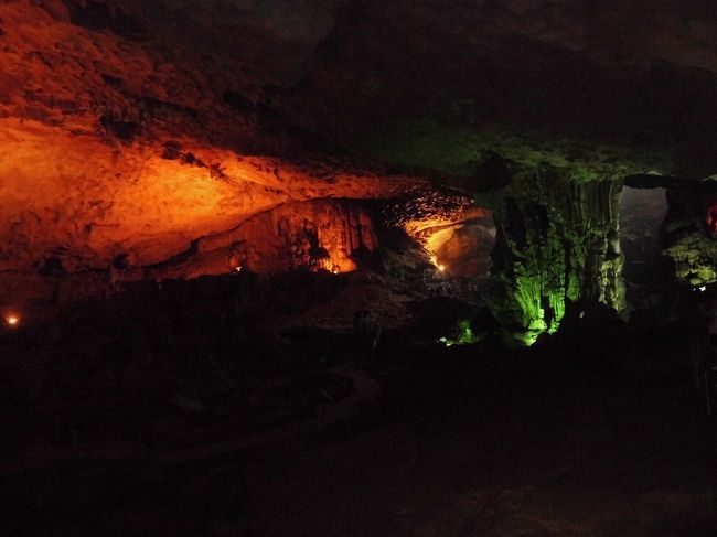 中はとっても広く幻想的です