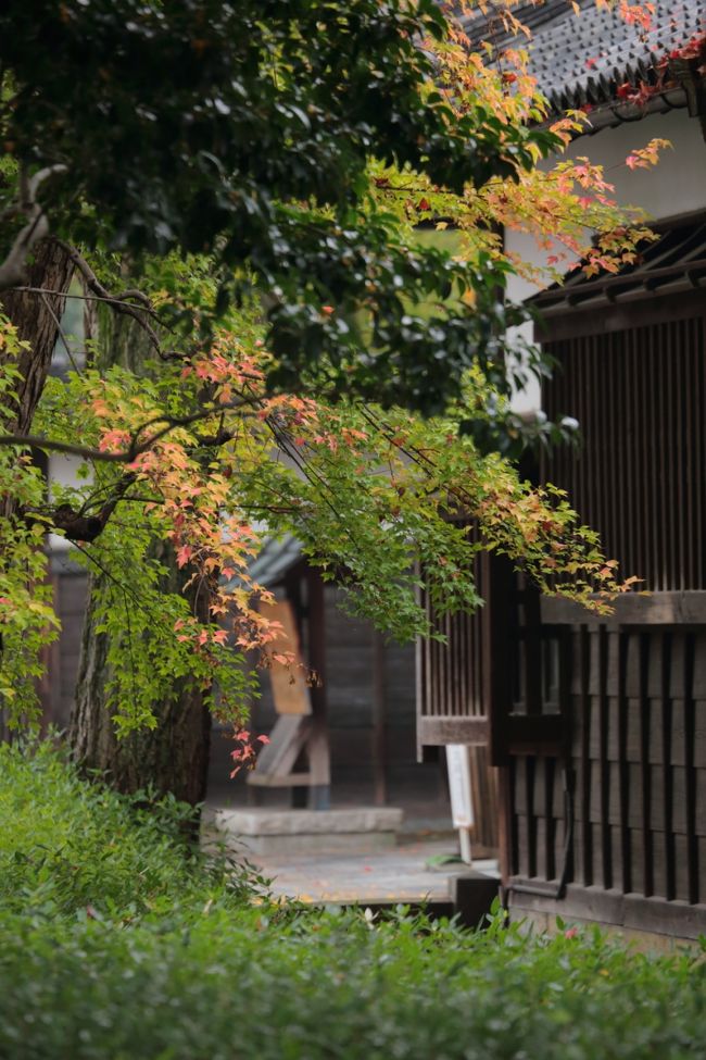 徳川美術館では、無料の駐車場がございますが、<br />台数が限られており、平日の10時少し前に着いた為、<br />停めることが出来ました。<br />