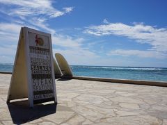 昼食を【Barefoot Beach Caf&eacute;】で取りました
モヤさまで登場したプレートランチ
