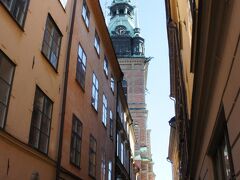 路地から巨大な教会が！
地図によるとドイツ教会らしい。
あまり遠くなさそうなので行ってみることに。