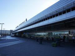 空港着。
コインロッカーに入れた荷物をピックアップしてチェックイン。