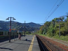 小田原から東海道線に乗って、約15分。湯河原駅へ到着！
くー！！！！青空が眩しいぜ！！
